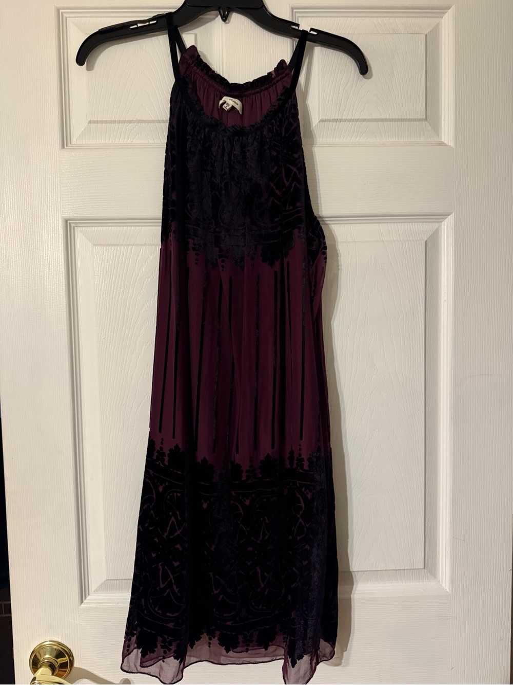 Sleeveless Velvet Burnout Midi Dress in Plum and Black